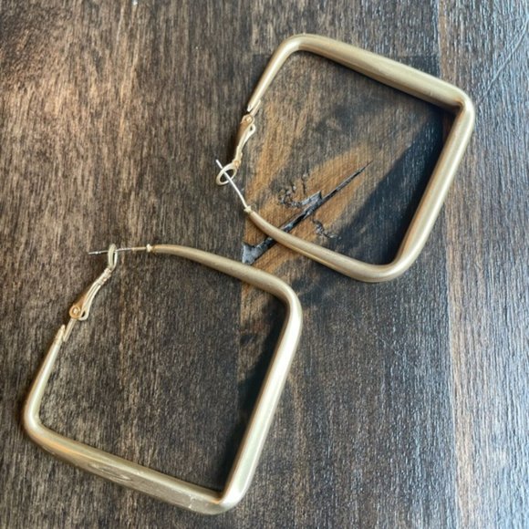 ♥  “Lola” Square Hoops ♥  Earrings - Picture 6 of 6